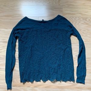 Size small American eagle long sleeve shirt.